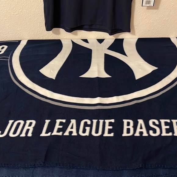 COPY - - NWT New York Yankees Blanket / Top has solid separate - Picture 4 of 17